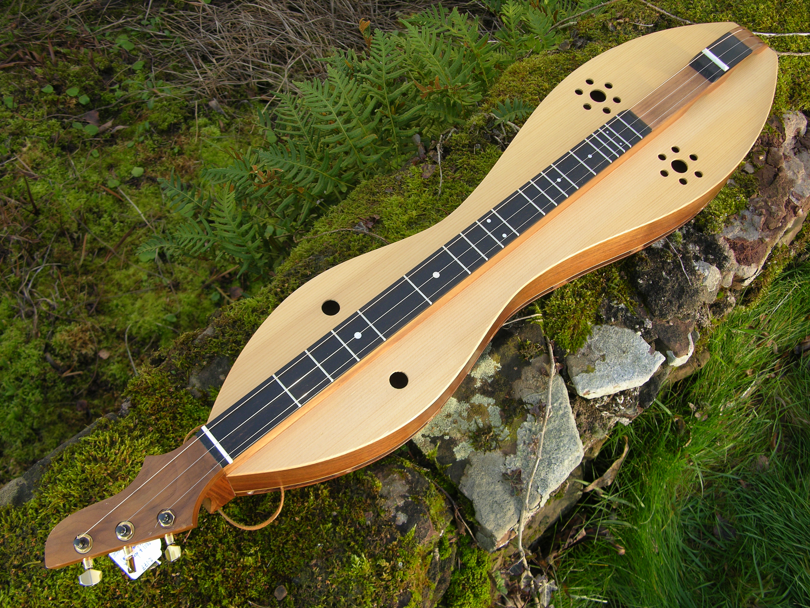 modern-mountain-hourglass-revels-music-mountain-dulcimers